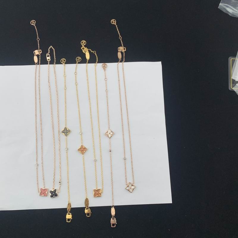 LV Necklace 03lyr564